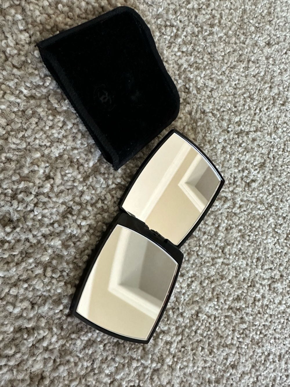 CHANEL Black Compact Mirror Case with Velvet Pouch - Picture 2 of 4